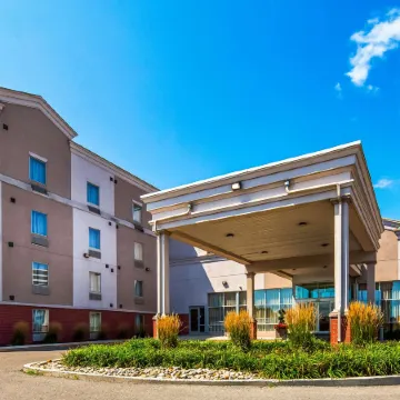 Best Western Plus Bowmanville