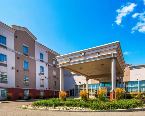 Best Western Plus Bowmanville Hotels in Clarington