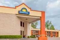Days Inn by Wyndham Arcadia - Motels