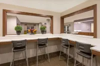 Microtel Inn & Suites by Wyndham Richmond Airport Hôtels à : Sandston