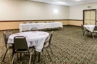 Econo Lodge Inn & Suites Conference Center Dublin