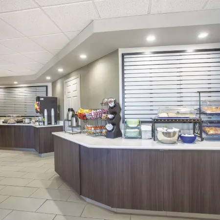La Quinta Inn & Suites by Wyndham Jackson Airport