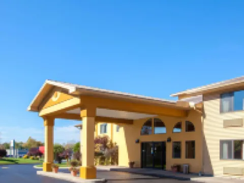 Super 8 by Wyndham Liverpool/Clay/Syracuse Area Hotels in Clay