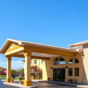 Super 8 by Wyndham Liverpool/Clay/Syracuse Area