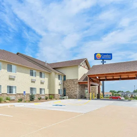 Comfort Inn & Suites Riverview Near Davenport and I-80