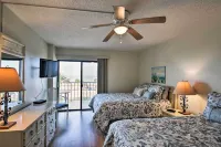 Coastal Condo w/ Balcony: Walk to Madeira Beach! - parking