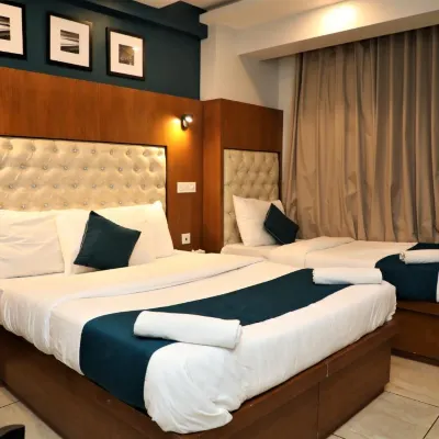 HIRA PALACE Hotels near Sarita Vihar Metro Depot