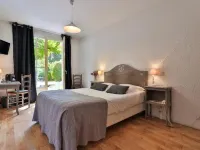 Logis Hôtel Castel Mouisson Hotels in Barbentane