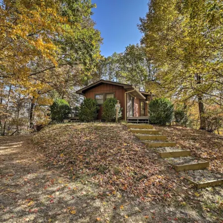 Pet-Friendly Cabin - 1 Mi from Fontana Lake!