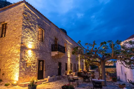 Guesthouse Kellia Отели в г. Monemvasia
