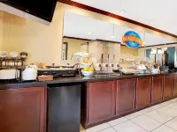 Baymont by Wyndham Monroe - breakfast