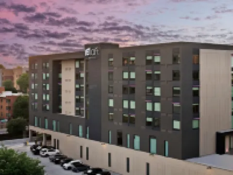 Aloft Kansas City Country Club Plaza Hotels near Kansas City Zoo & Aquarium