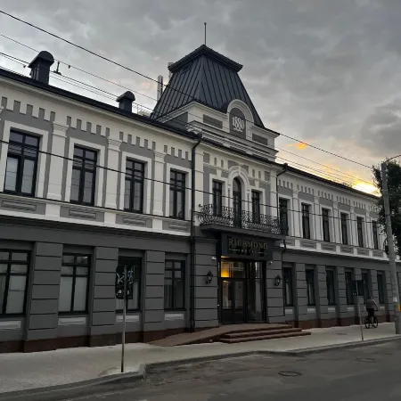 Richmond Hotel Отели рядом с достопримечательностью «Триумфальная Арка»