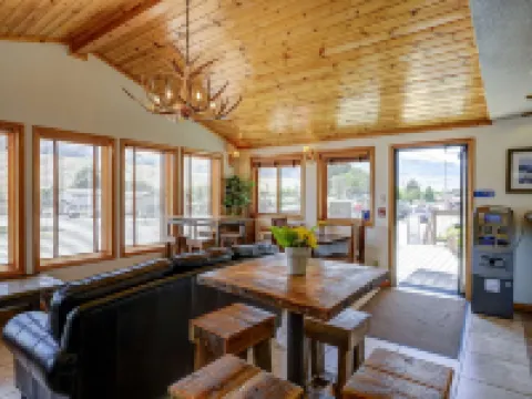 Super 8 by Wyndham Gardiner/Yellowstone Park Area Hotels in Gardiner