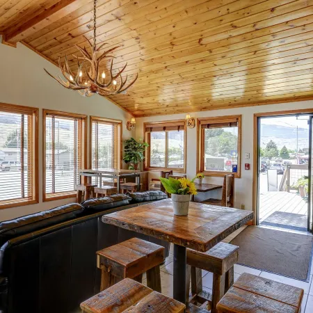 Super 8 by Wyndham Gardiner/Yellowstone Park Area