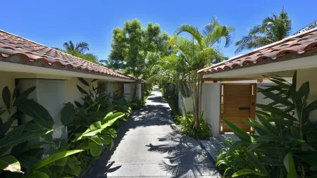 The Uza Terrace Beach Club Villas Отели рядом с достопримечательностью «Senaha Beach»