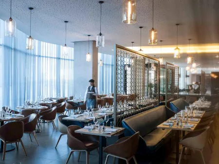 Pullman Liverpool Отели рядом с достопримечательностью «Центральная библиотека Биркенхед»