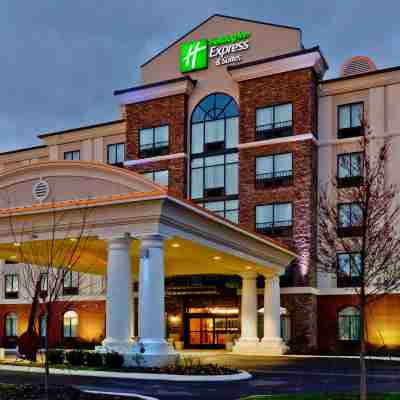 Holiday Inn Express & Suites Nashville-Opryland Hotel Exterior