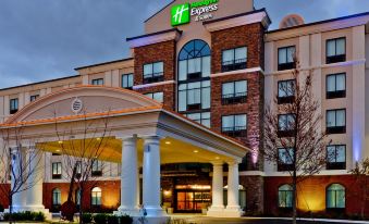 Holiday Inn Express & Suites Nashville-Opryland