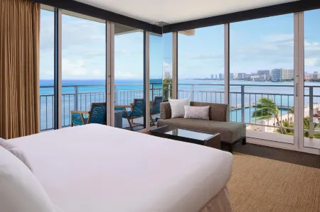 Kaimana Beach Hotel Отели рядом с достопримечательностью «Кугайо Бич Парк»