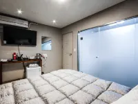 Busan Suyeong Time Hotel dekat Pertapaan Boriam