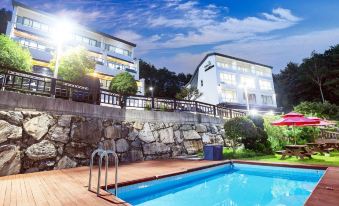 Tongyeong Sea and View Spa Pension