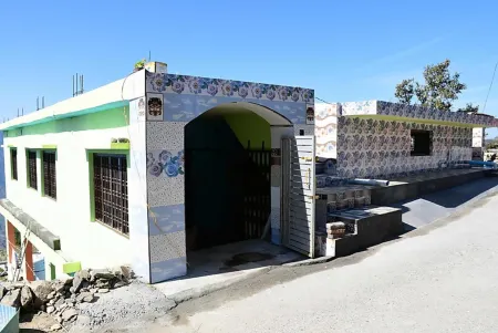 Goroomgo Prem Home Stay Ranikhet Отели рядом с достопримечательностью «Golu Devta temple»