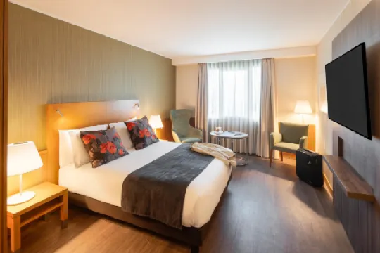 Mercure Porto Gaia Hotel Отели рядом с достопримечательностью «Synagogue Kadoorie - Mekor Haim»