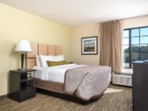 Candlewood Suites BLOOMINGTON by IHG Hotels in Bloomington