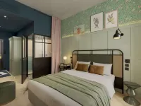 Square Lodge Hotel la Roche Sur Yon - Handwritten Collection
