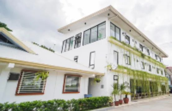 Villa Soledad Garden Resort Hotel berhampiran Tasik Bunot