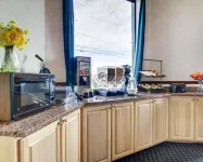 Econo Lodge Inn & Suites - Desayuno