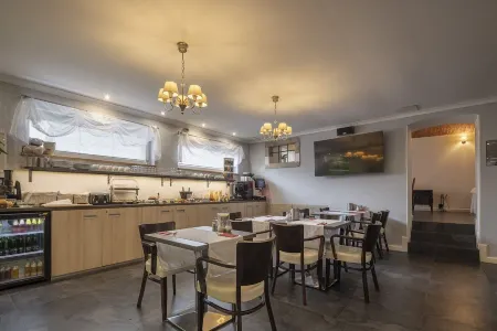 Pytloun Wellness Travel Hotel Отели рядом с достопримечательностью «DinoPark Liberec Plaza»