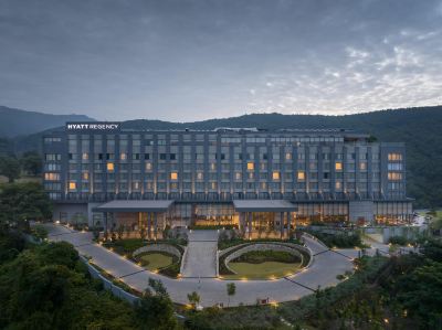 Hotel Exterior Hyatt Regency Dehradun Photo
