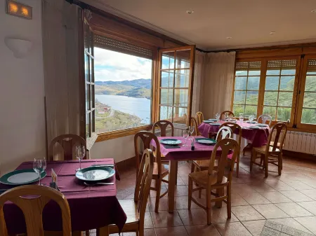 Hotel Pico Espiguete Отели в г. Alba de los Cardanos