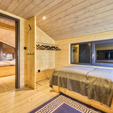 Luxe Timber Lodge & Relaxing Bath”