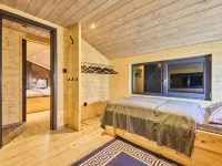 Luxe Timber Lodge & Relaxing Bath” - parking