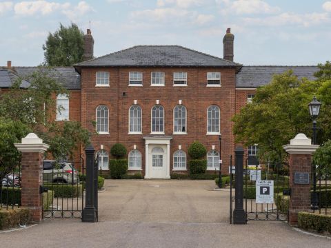 Luxurious Private One Bedroom Apartment