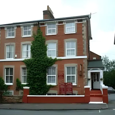 Bow Guest House Hotels near Madejski Stadium
