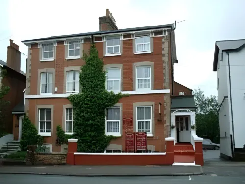 Bow Guest House Hotels in Reading