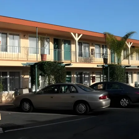 Oasis Inn and Suites