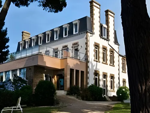 Hôtel les Costans, the Originals Relais Hotels in Penvenan