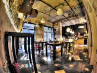 Stay Swanky Hostel - Airport Shuttle