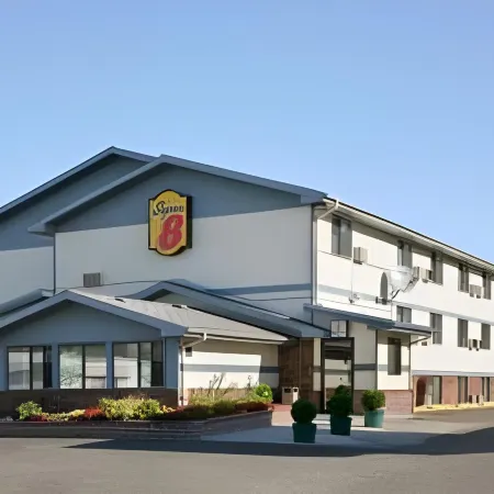 Super 8 by Wyndham Pierre SD