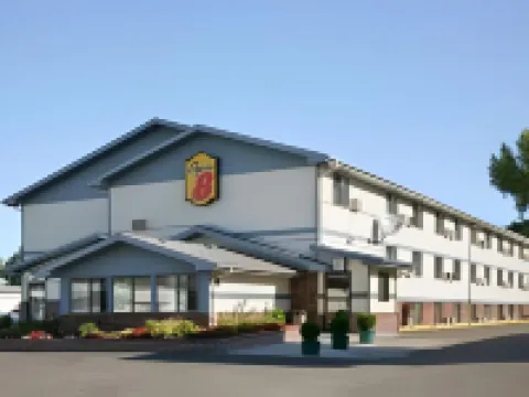 Super 8 by Wyndham Pierre SD