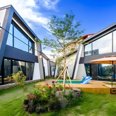 Jeju Ugichani Pension Отели рядом с достопримечательностью «Пляж Хёпчже»