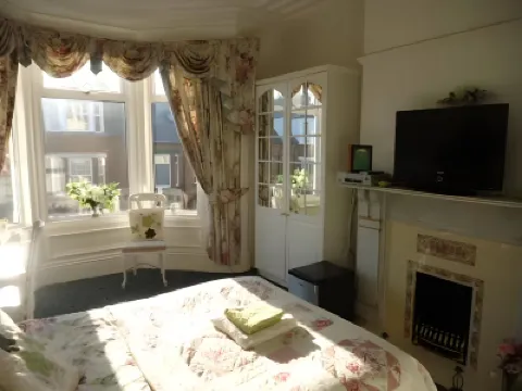 Kingsmere Guest House Hotels near Sandhaven Beach