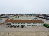 Econo Lodge Alliance - parking