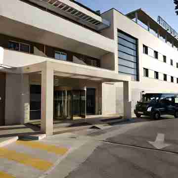 Uve Alcobendas Hotel Exterior