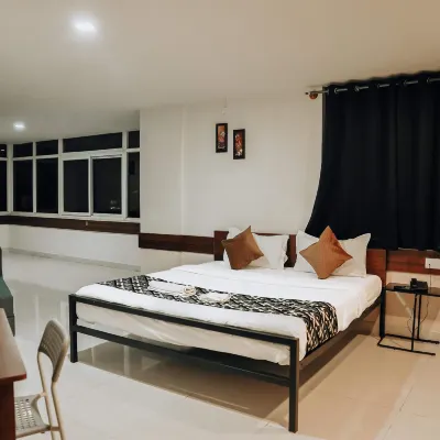 Banyan Tree Hotel Các khách sạn gần Khu công nghiệp RMZ Infinity